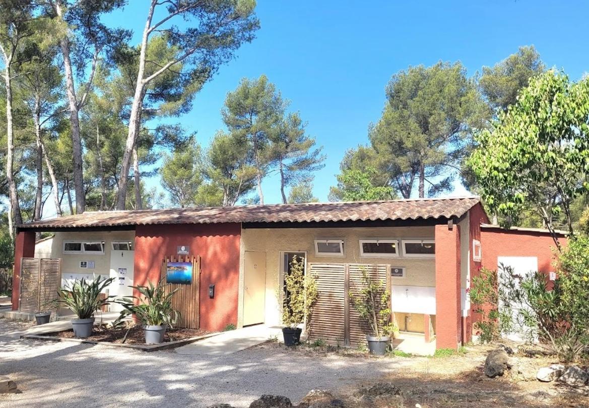 Camping Du Garlaban Hotell Aubagne Exteriör bild